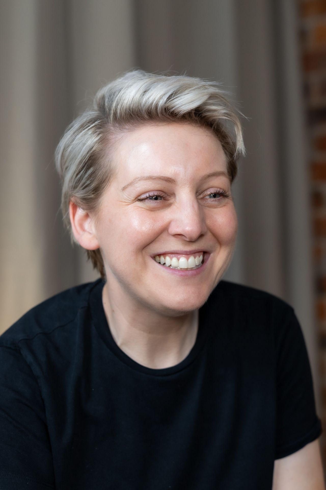 Lisa Bean Podcast Host Produced - For entrepreneurs and creatives 1